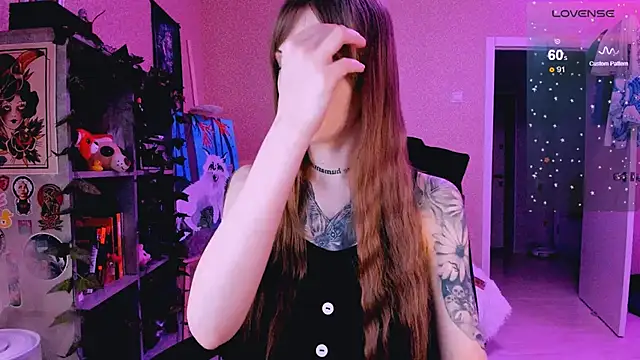 Snapshot of NaniMoore chatting on 02.26.25 NaniMoore online show from 02.26.25