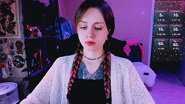 Snapshot of NaniMoore chatting on 03.09.25 NaniMoore online show from 03.09.25