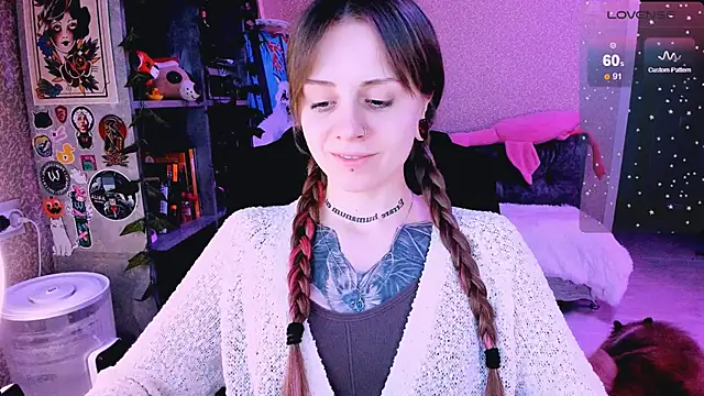 Snapshot of NaniMoore chatting on 03.11.25 NaniMoore online show from 03.11.25