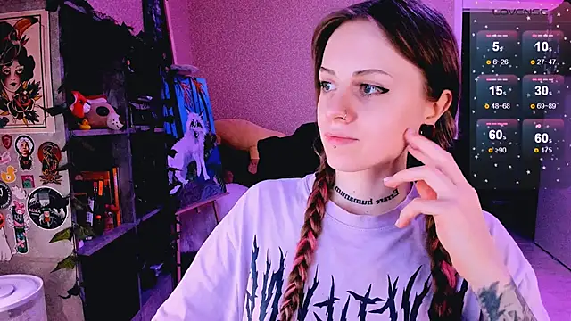 Snapshot of NaniMoore chatting on 03.14.25 NaniMoore online show from 03.14.25