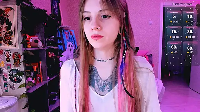 Snapshot of NaniMoore chatting on 03.21.25 NaniMoore online show from 03.21.25