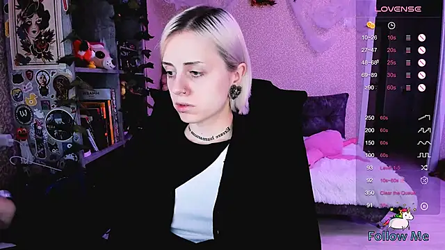 Snapshot of NaniMoore chatting on 10.23.25 NaniMoore online show from 10.23.25