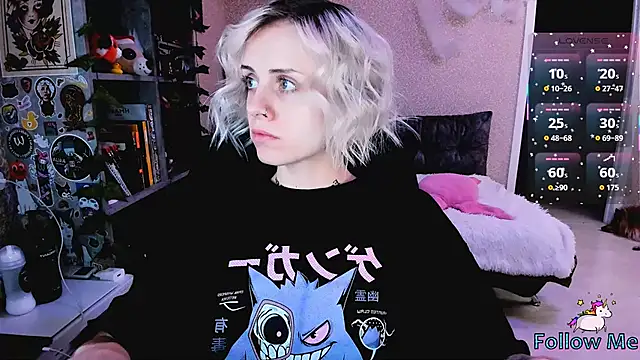 Snapshot of NaniMoore chatting on 10.30.25 NaniMoore online show from 10.30.25