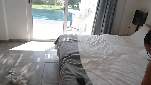 Snapshot of HotElena chatting on 09.15.25 HotElena online show from 09.15.25