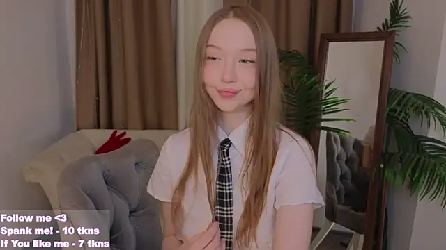Snapshot of VioletMills chatting on 03.15.25 VioletMills online show from 03.15.25