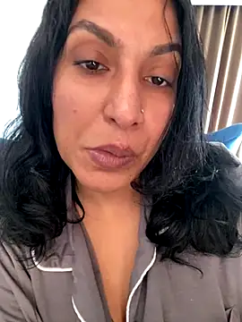 Snapshot of Indianbutter11 chatting on 09.27.25 Indianbutter11 online show from 09.27.25