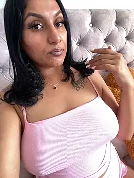 Snapshot of Indianbutter11 chatting on 10.18.25 Indianbutter11 online show from 10.18.25