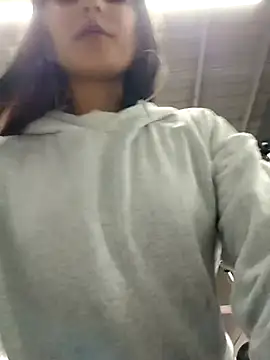 Snapshot of _vaness chatting on 05.15.26 vaness online show from 05.15.26
