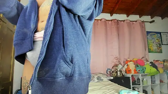 Snapshot of princessmelimejia chatting on 01.28.25 princessmelimejia online show from 01.28.25