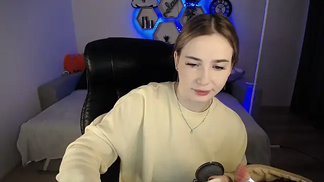 SabrinViolet online show from 12.15.24