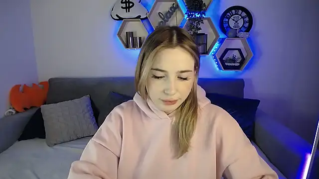 SabrinViolet online show from 12.18.24