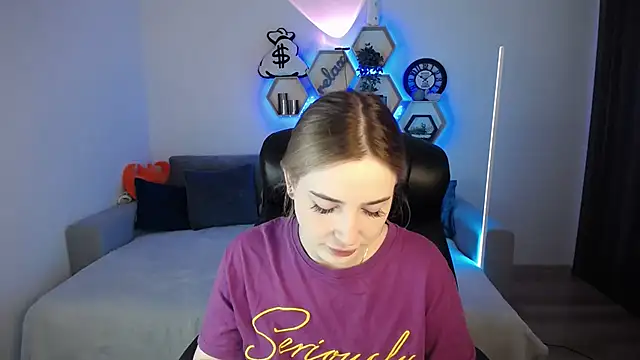 SabrinViolet online show from 12.22.24