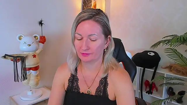 AriFleow online show from 10.19.25