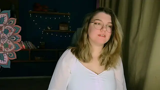 Snapshot of VioletteWay chatting on 12.14.25 VioletteWay online show from 12.14.25