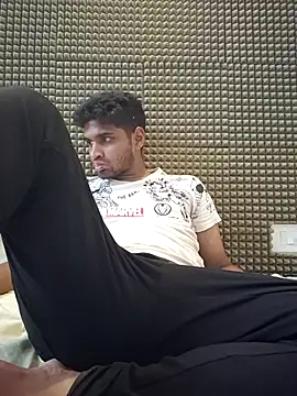 Snapshot of mykecockslong chatting on 10.04.25 mykecockslong online show from 10.04.25