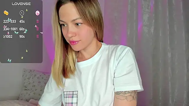 Snapshot of damn_cutie chatting on 02.23.25 damn cutie online show from 02.23.25