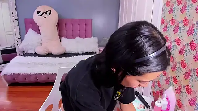 Snapshot of Iris_Stone_ chatting on 12.06.24 Iris Stone online show from 12.06.24