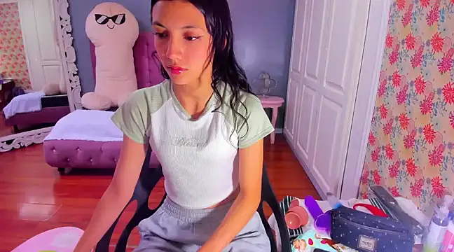 Snapshot of Iris_Stone_ chatting on 01.21.25 Iris Stone online show from 01.21.25