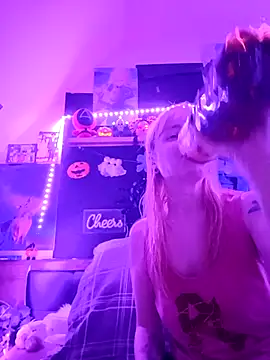 Snapshot of Sakura27undUriel chatting on 10.31.25 Sakura27undUriel online show from 10.31.25