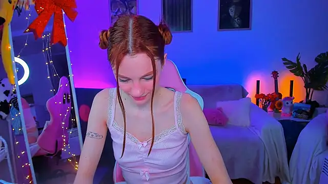 Alyssa Smitt online show from 02.10.25