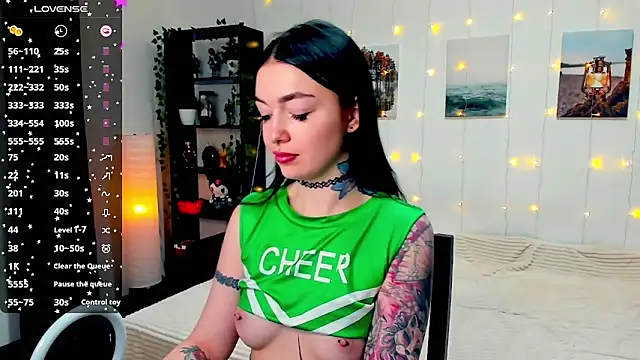 Snapshot of Magic_Allie chatting on 12.02.24 Magic Allie online show from 12.02.24