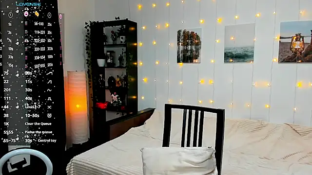 Snapshot of Magic_Allie chatting on 12.07.24 Magic Allie online show from 12.07.24