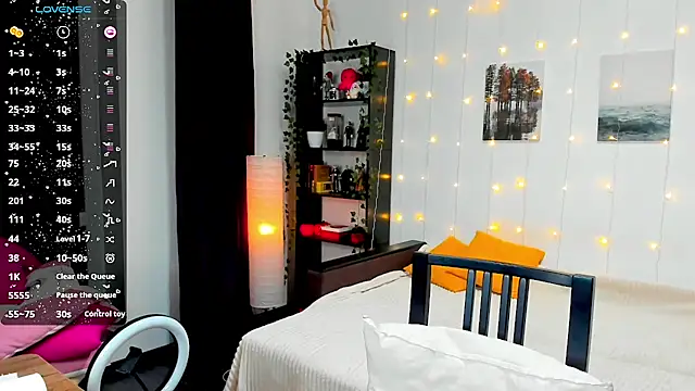 Snapshot of Magic_Allie chatting on 01.04.25 Magic Allie online show from 01.04.25