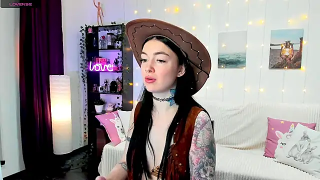 Snapshot of Magic_Allie chatting on 01.09.25 Magic Allie online show from 01.09.25