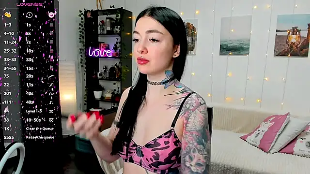 Snapshot of Magic_Allie chatting on 02.06.25 Magic Allie online show from 02.06.25