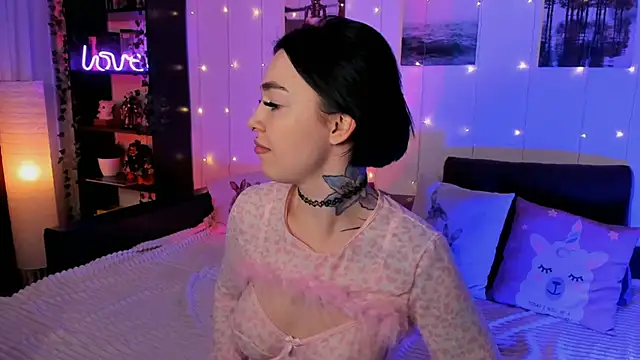 Snapshot of Magic_Allie chatting on 09.24.25 Magic Allie online show from 09.24.25