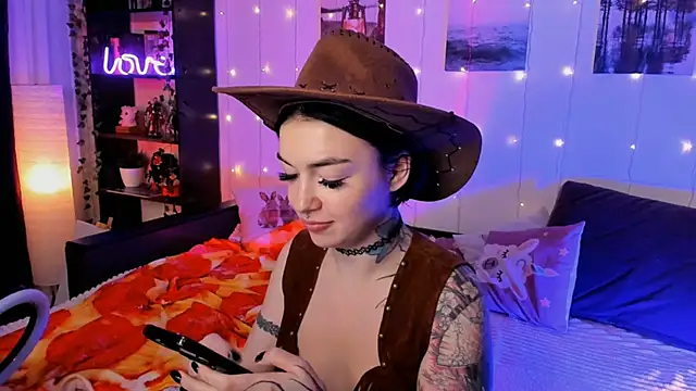 Snapshot of Magic_Allie chatting on 09.26.25 Magic Allie online show from 09.26.25