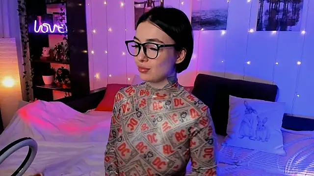 Snapshot of Magic_Allie chatting on 09.28.25 Magic Allie online show from 09.28.25