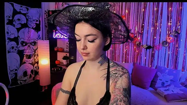 Snapshot of Magic_Allie chatting on 10.25.25 Magic Allie online show from 10.25.25