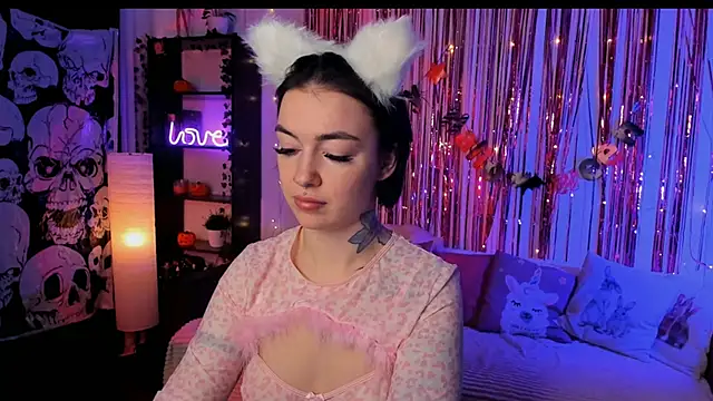 Snapshot of Magic_Allie chatting on 10.27.25 Magic Allie online show from 10.27.25