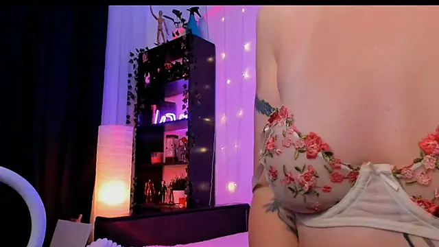 Snapshot of Magic_Allie chatting on 11.14.25 Magic Allie online show from 11.14.25