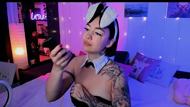 Snapshot of Magic_Allie chatting on 11.16.25 Magic Allie online show from 11.16.25