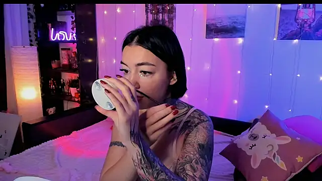 Snapshot of Magic_Allie chatting on 11.17.25 Magic Allie online show from 11.17.25