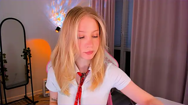 Eva Davi online show from 03.28.26