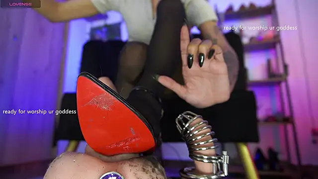 MissKorah online show from 11.30.25