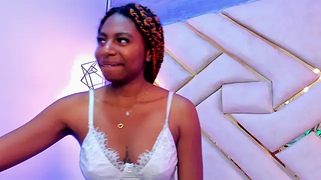 Queen perla  online show from 12.06.24