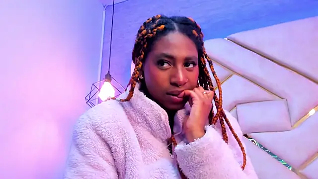 Queen perla  online show from 12.11.24