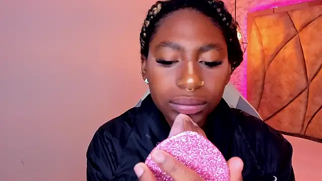 Queen perla  online show from 01.11.25