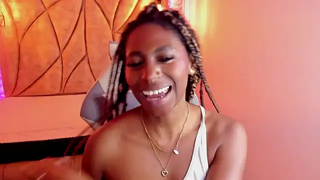 Queen perla  online show from 01.12.25