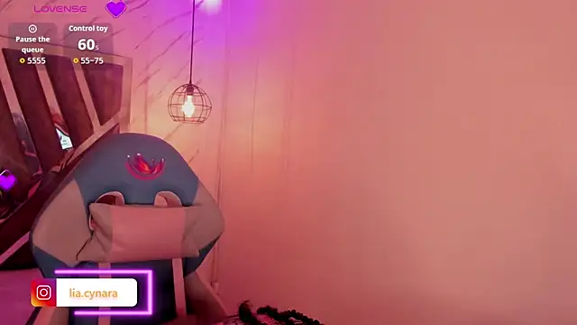 Queen perla  online show from 10.13.25