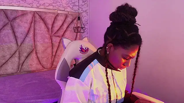 Queen perla  online show from 11.21.25