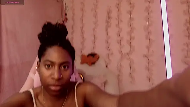 Queen perla  online show from 12.16.25