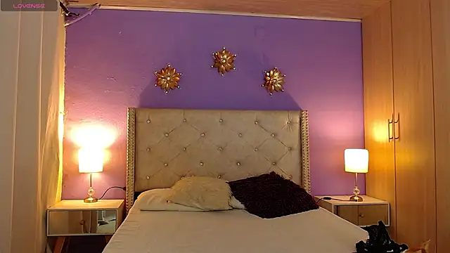 Kim and Mia online show from 10.07.25