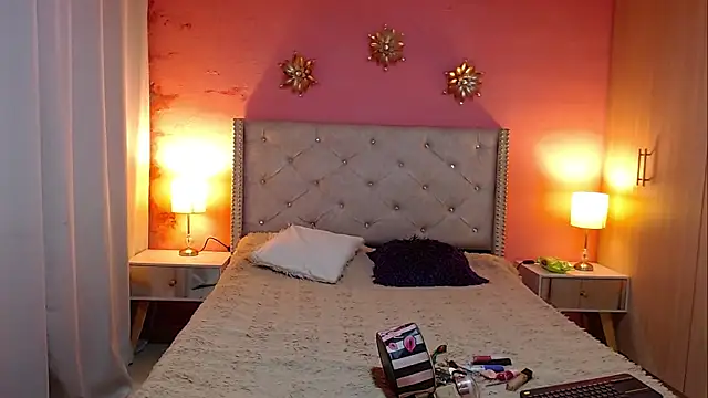 Kim and Mia online show from 01.11.26