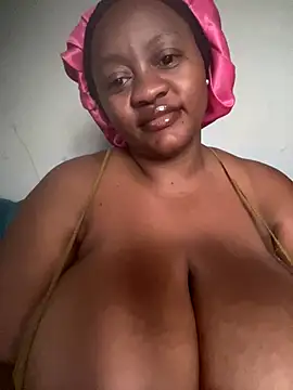 Snapshot of Chubbykarisma27 chatting on 09.27.25 Chubbykarisma27 online show from 09.27.25