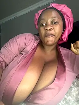 Snapshot of Chubbykarisma27 chatting on 10.19.25 Chubbykarisma27 online show from 10.19.25